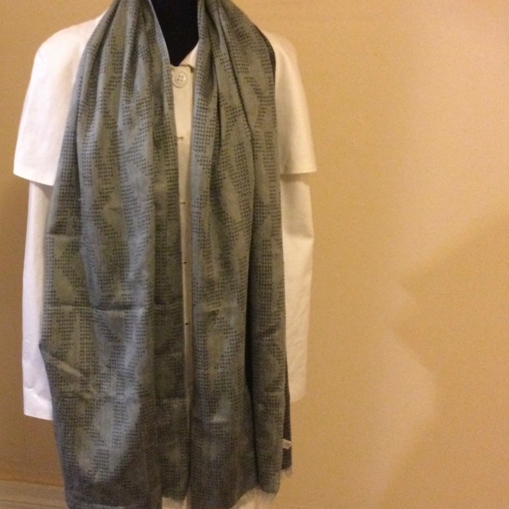 Michael Kors scarf. Grey and black